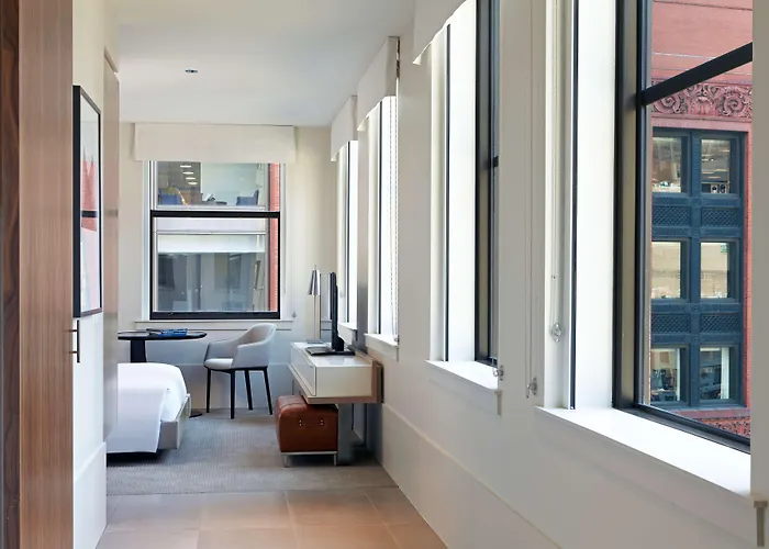 Hyatt Centric The Loop 4*