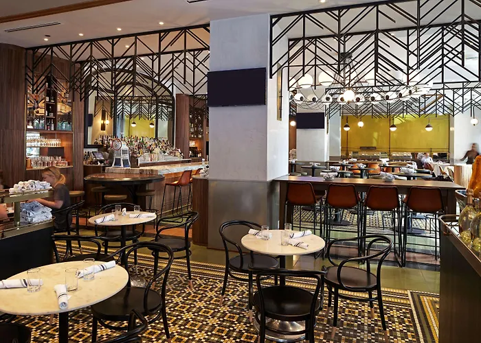 Hyatt Centric The Loop 4*