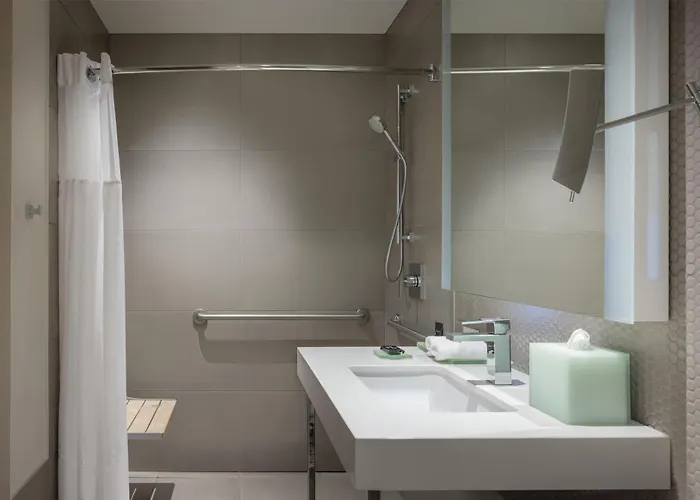 Hyatt Centric The Loop 4*